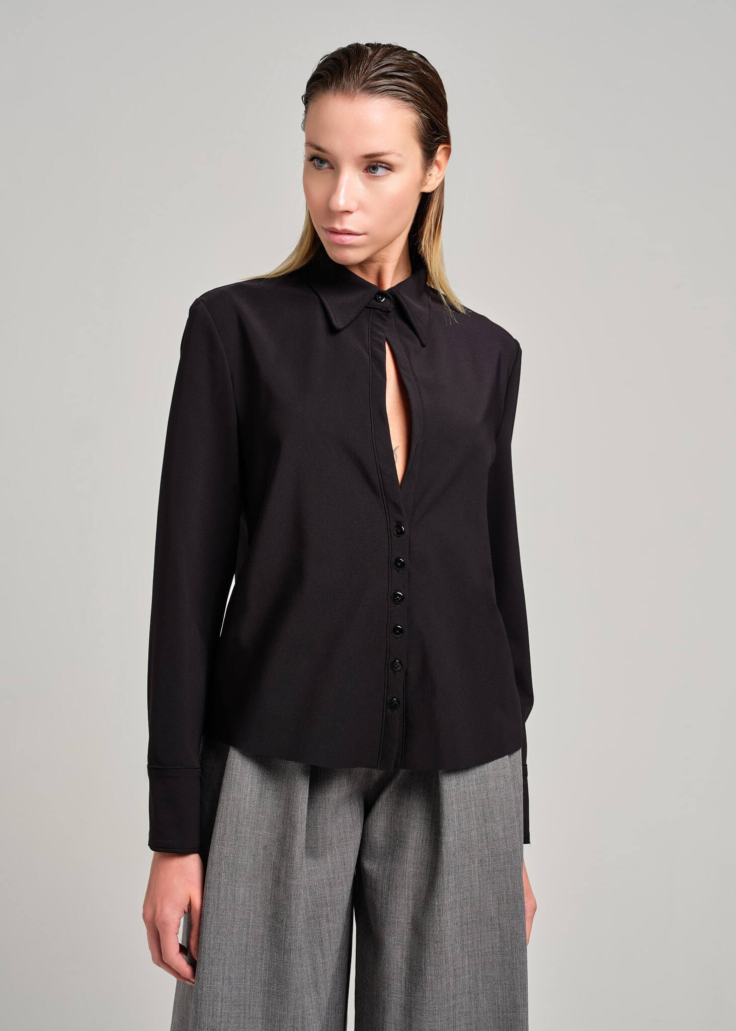 Camicia con Cut Out frontale | MƏIS Milano