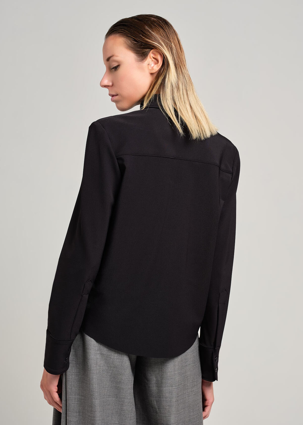 Camicia con Cut Out frontale | MƏIS Milano