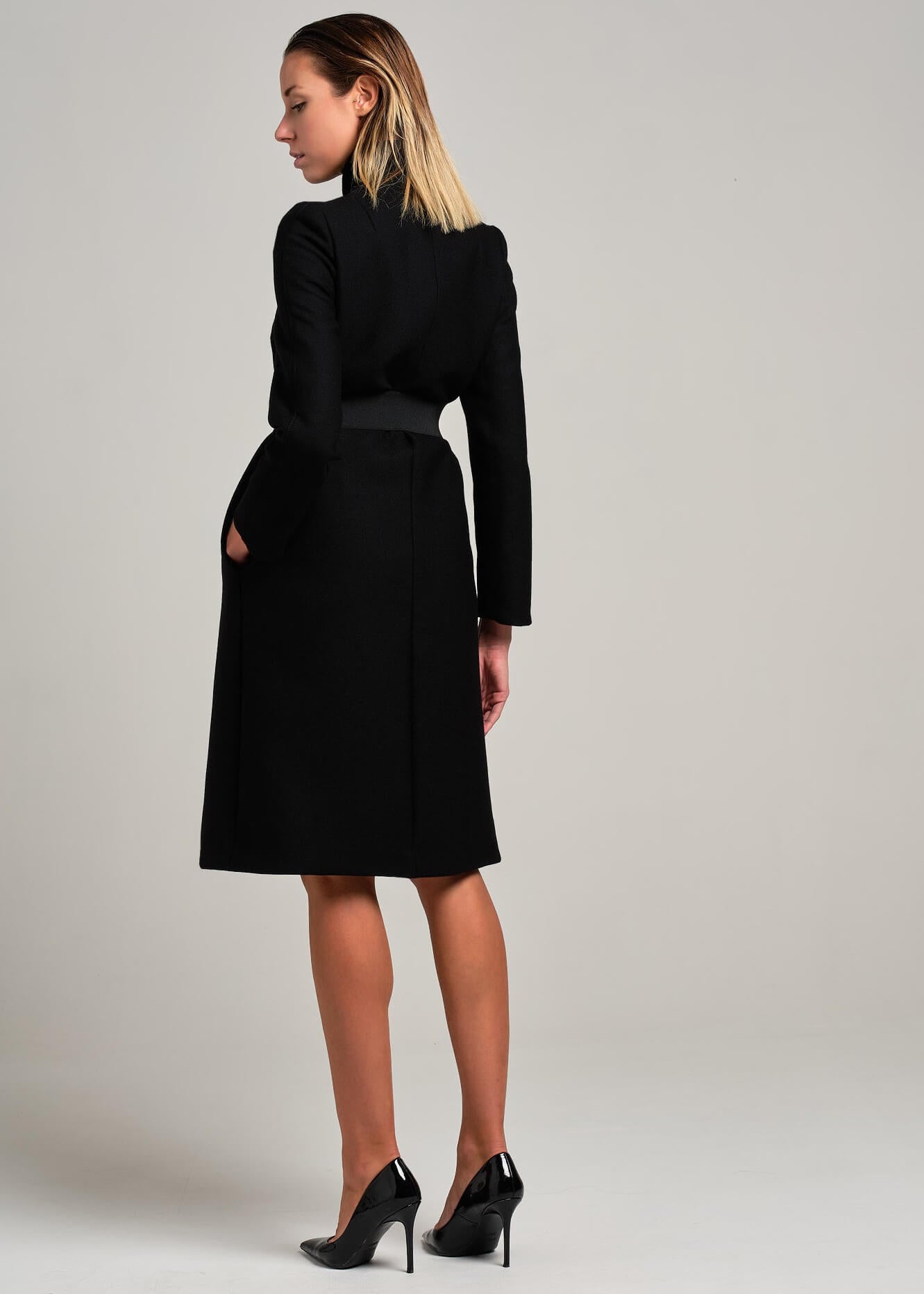 Cappotto con collo montante e Cintura con Fibbia | MƏIS Milano