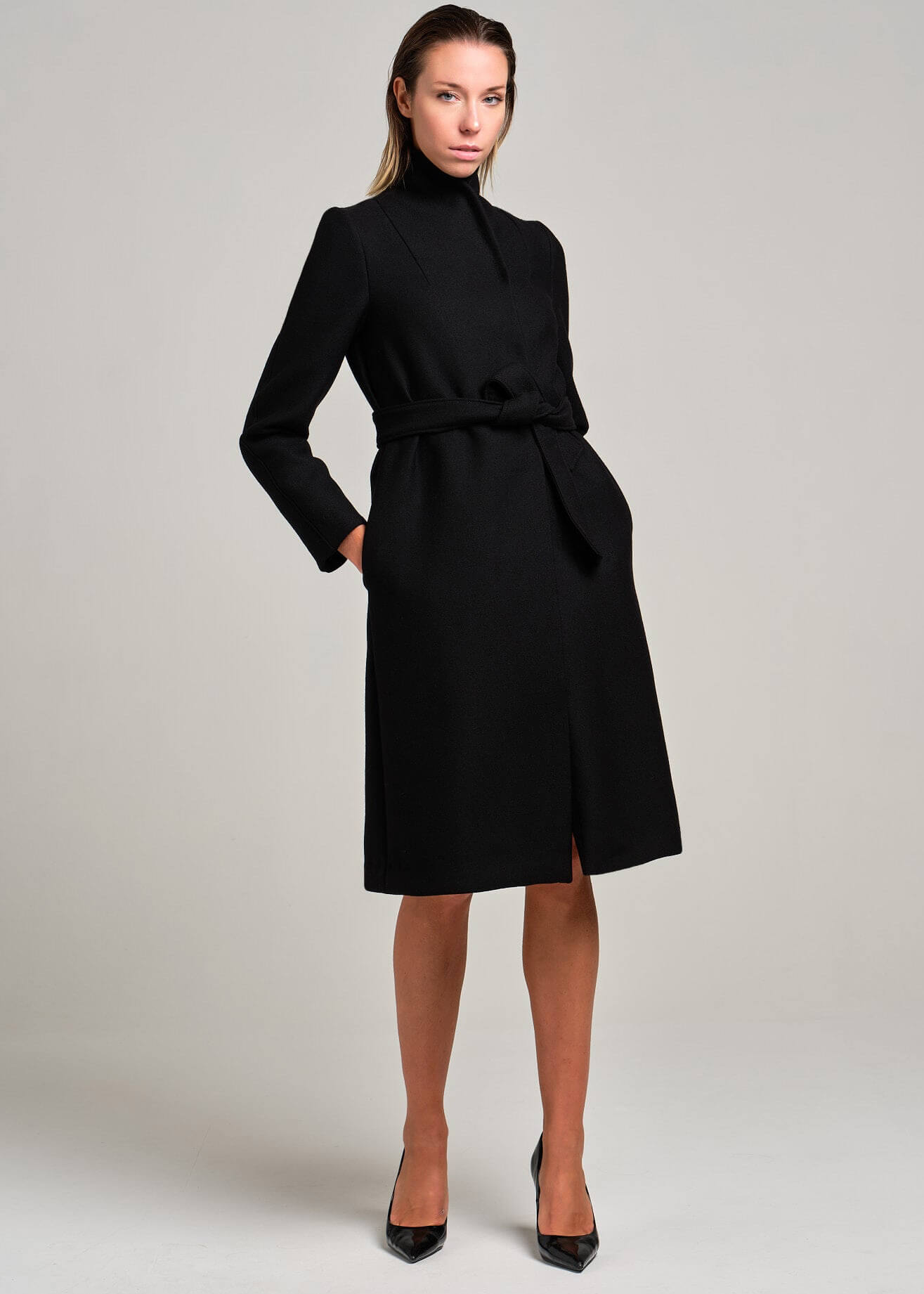 Cappotto con collo montante e cintura | MƏIS Milano