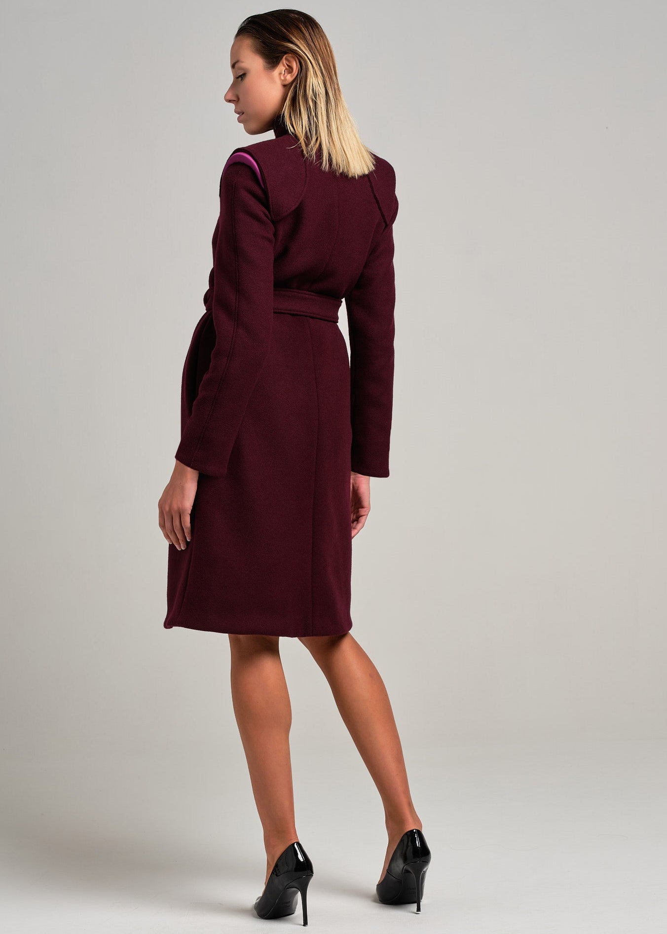 Cappotto con spalline a vista | MƏIS Milano