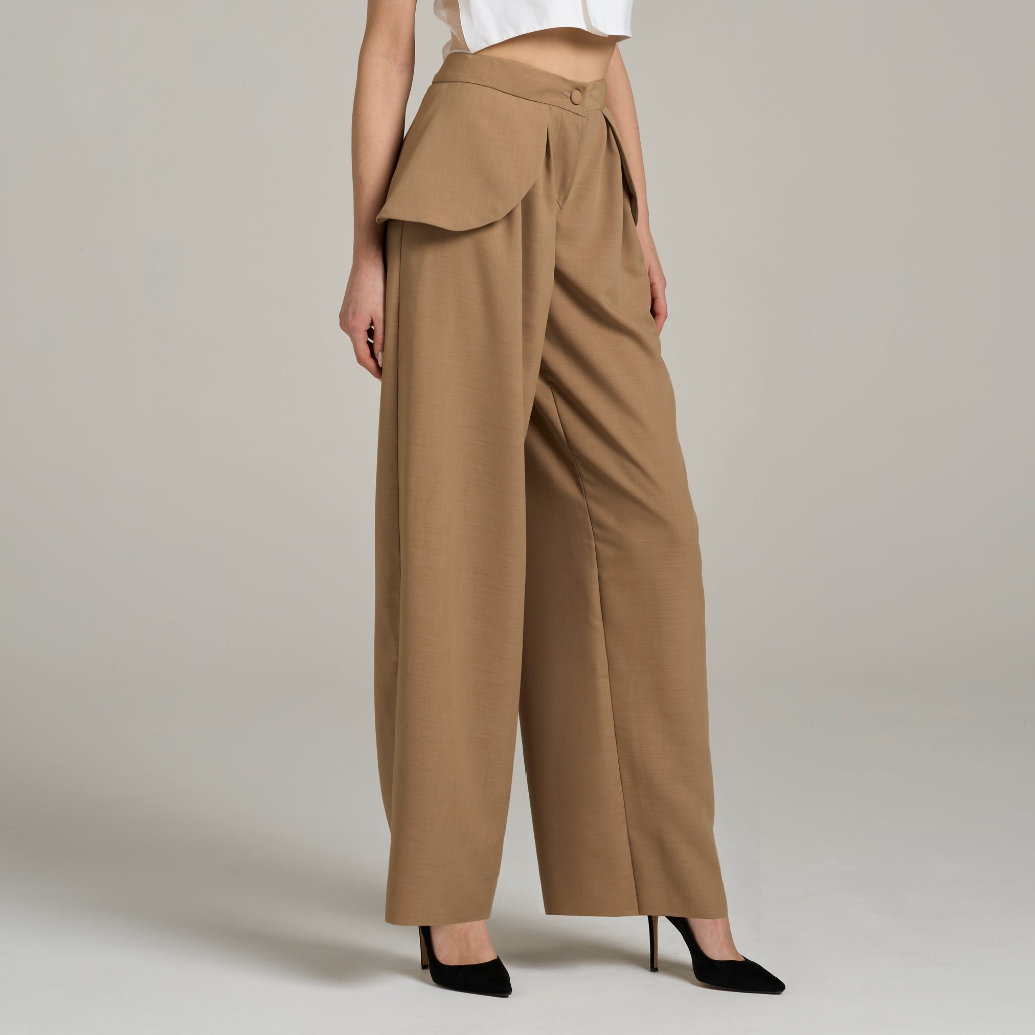 Gerade geschnittene Hose mit Flügeln