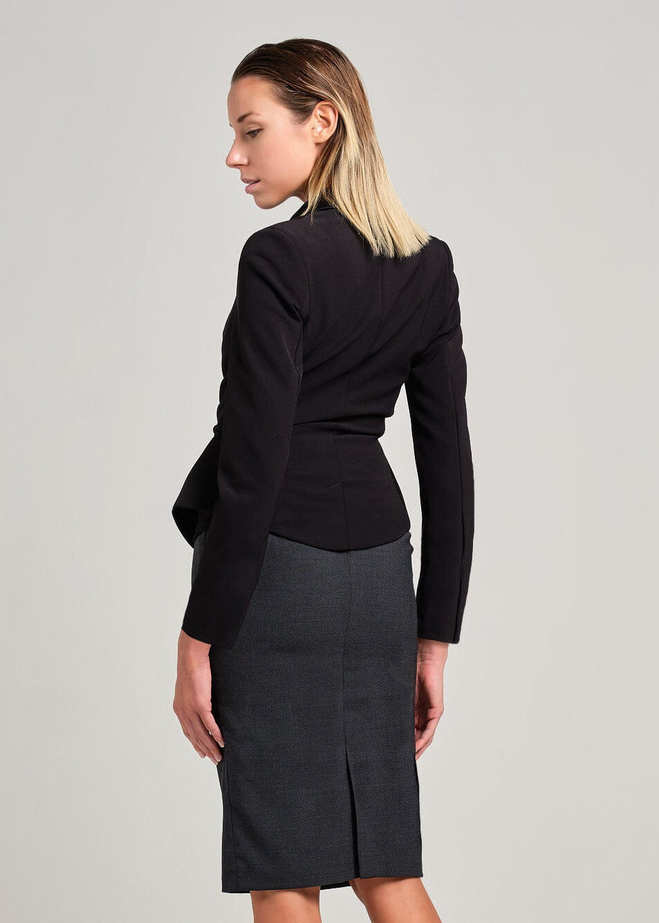 Giacca con Revers e fianchi strutturati in Satin | MƏIS Milano