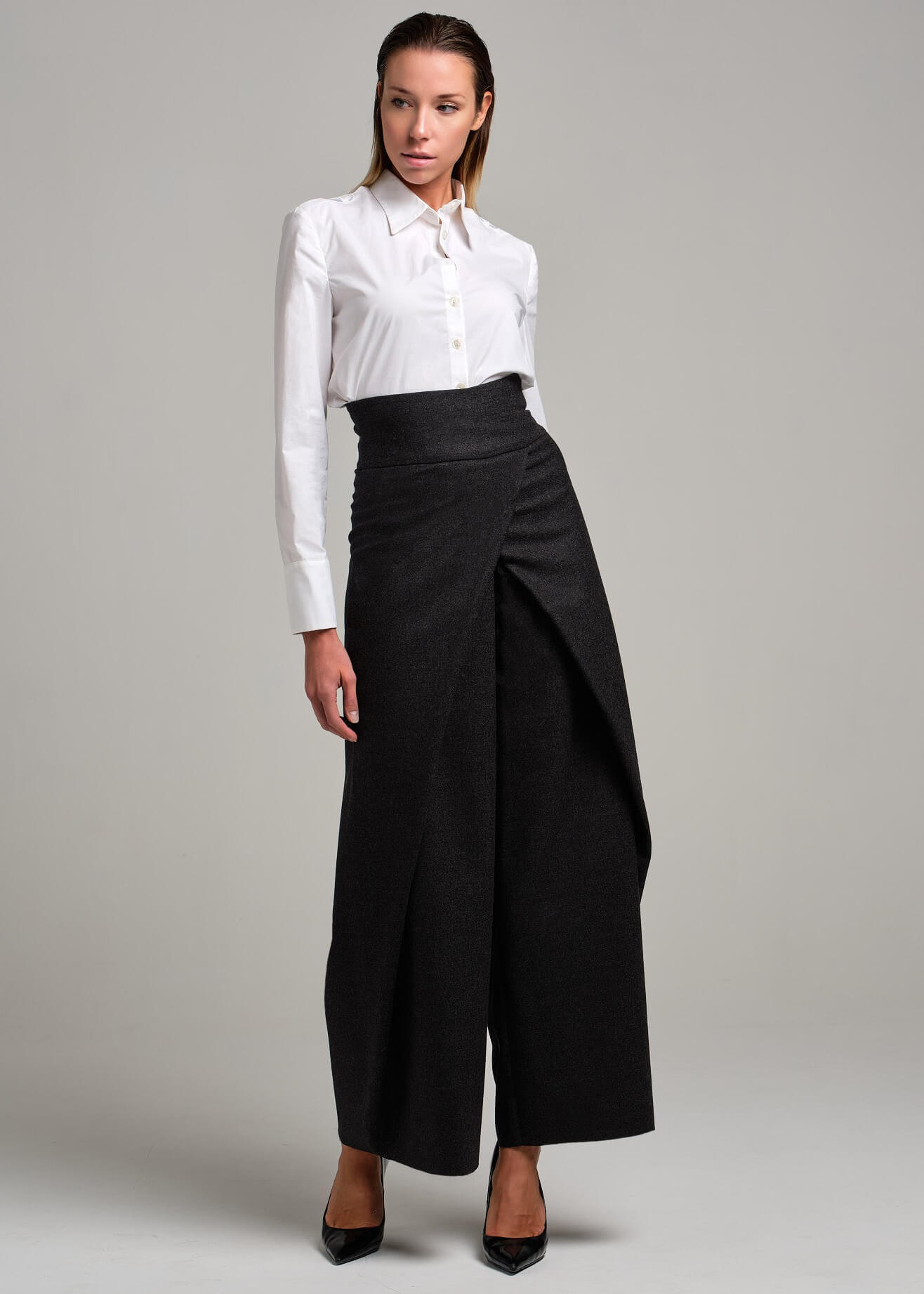 Pantalone a vita alta con drappeggio incrociato davati | MƏIS Milano