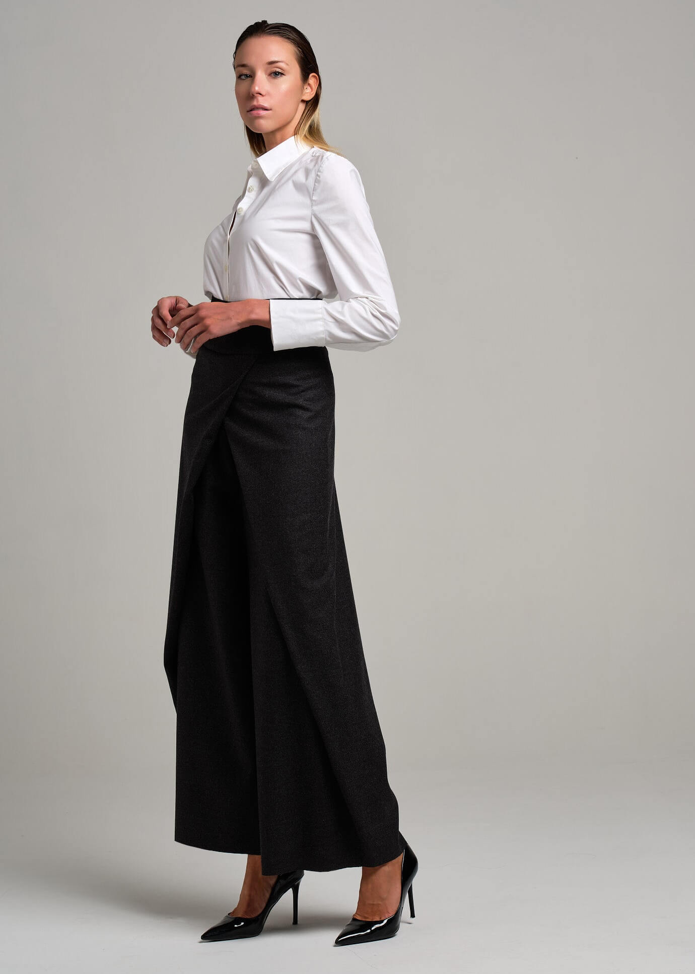 Pantalone a vita alta con drappeggio incrociato davati | MƏIS Milano