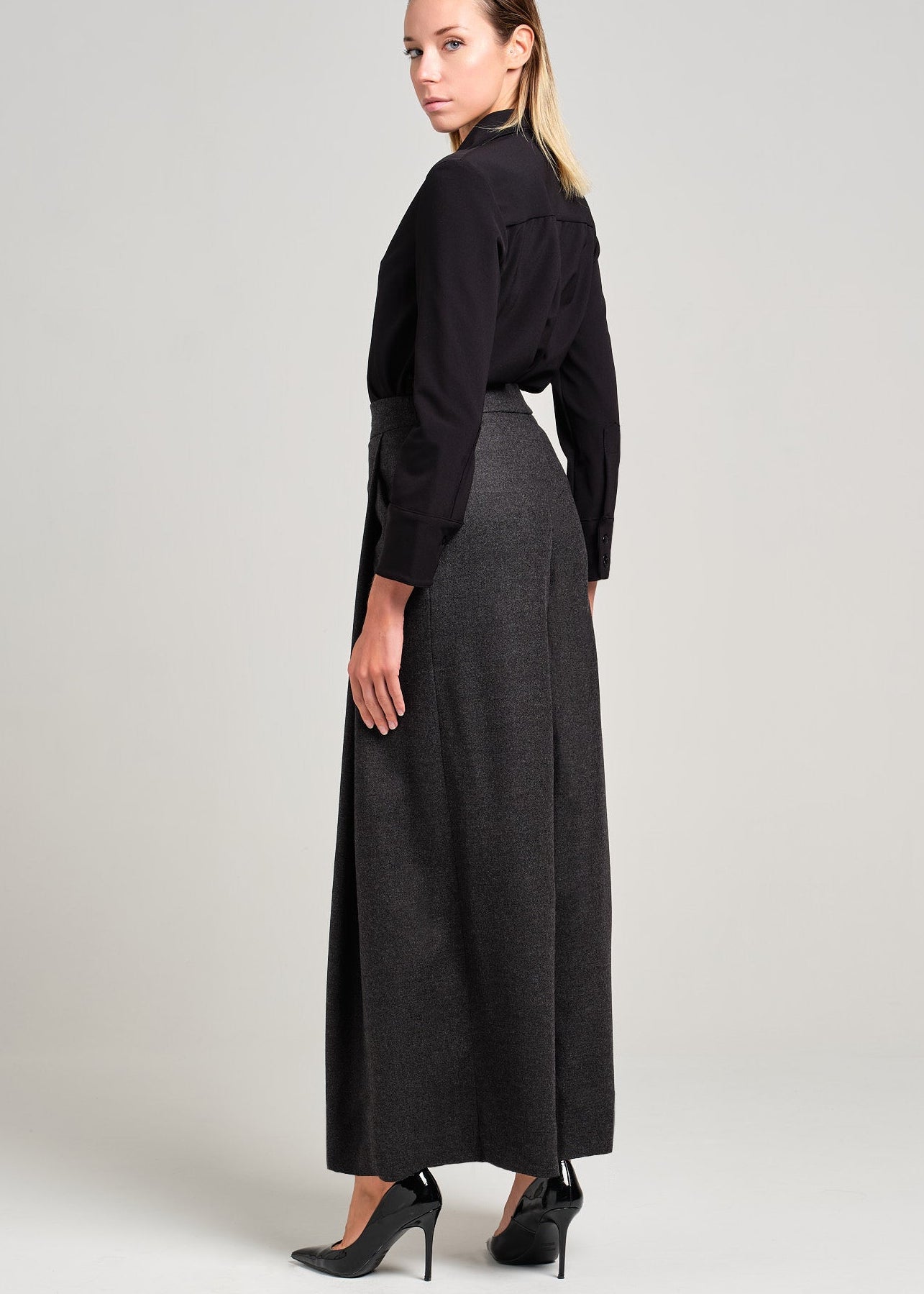 Pantalone con Piega Frontale | MƏIS Milano