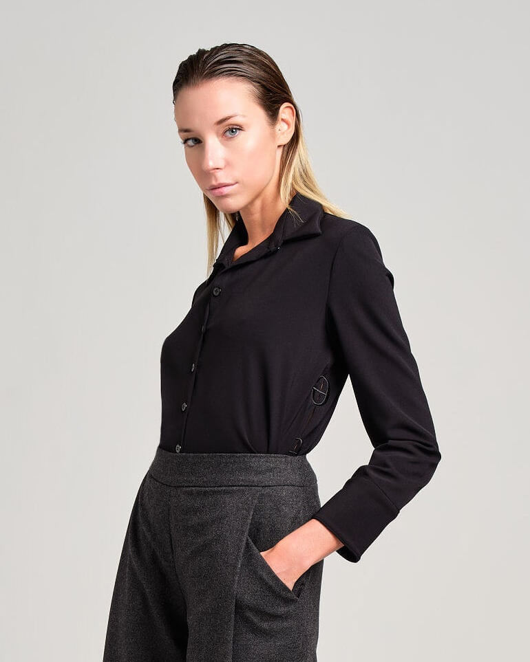 Pantalone con Piega frontale e Camicia con Loghi Laterali | MƏIS Milano