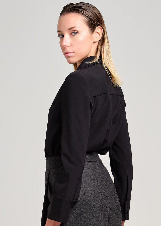 Pantalone con Piega frontale e Camicia con Loghi Laterali | MƏIS Milano