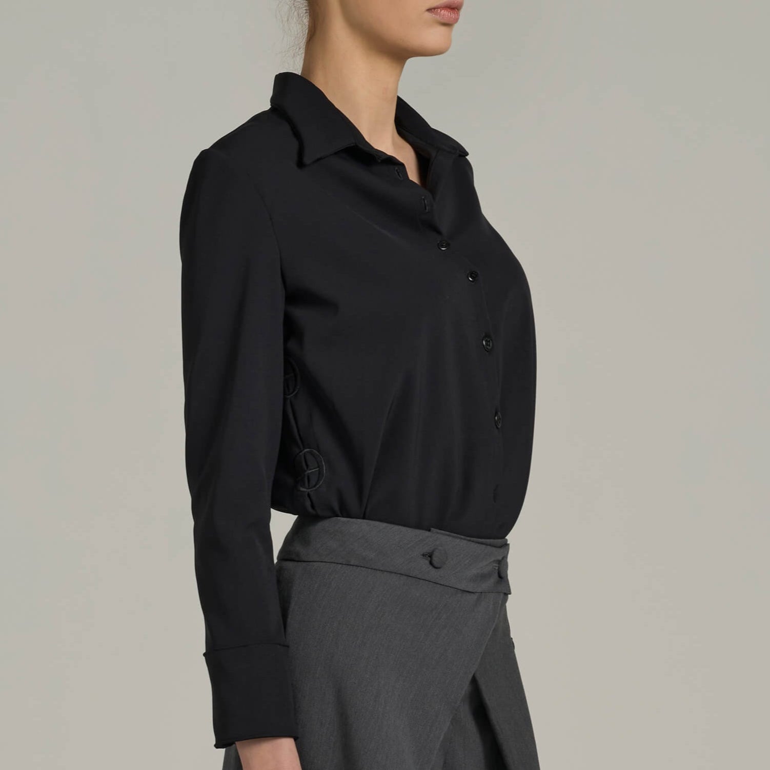 Camicia basic con Loghi Laterali | Məis Milano