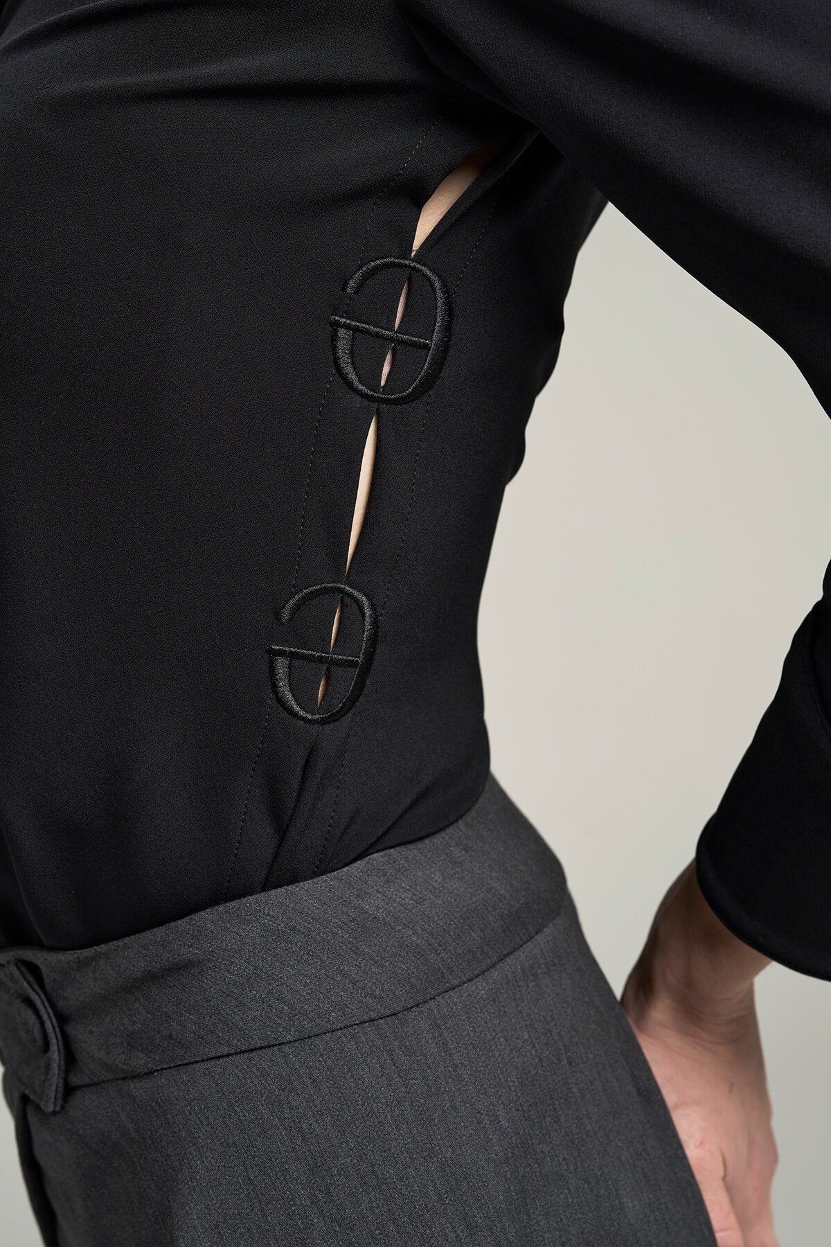 Camicia basic con Loghi Laterali | Məis Milano