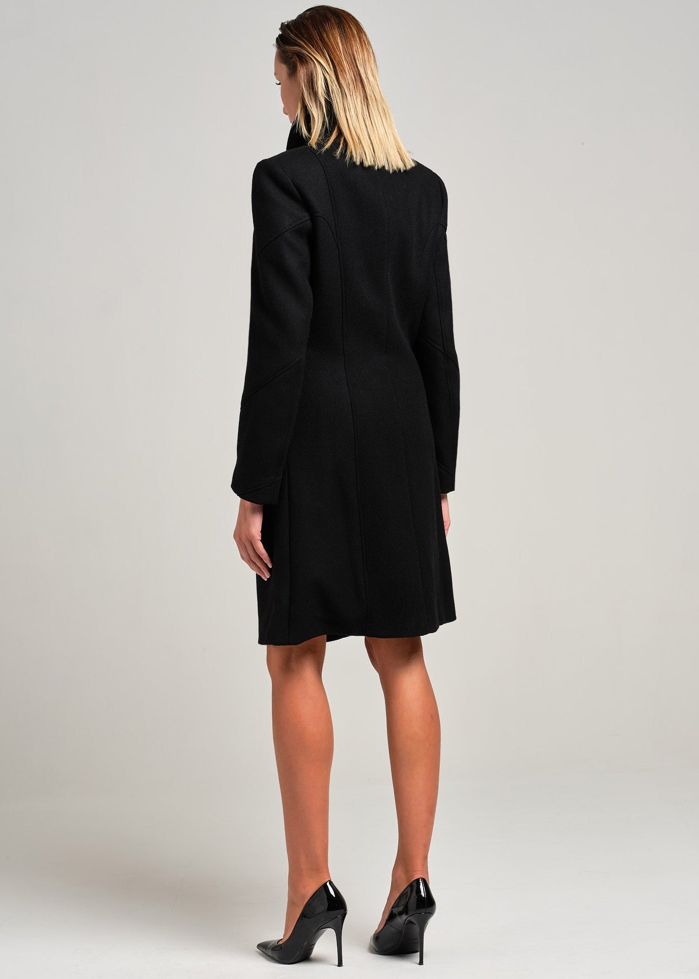 Cappotto doppiopetto con collo montante | MƏIS Milano