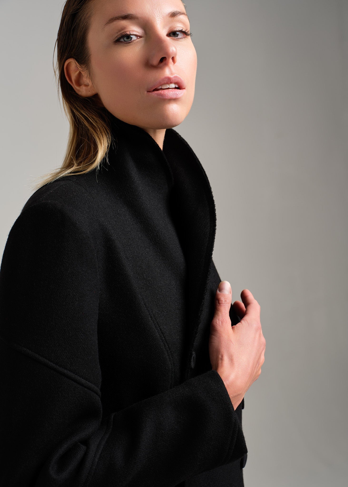 Cappotto doppiopetto con collo montante | MƏIS Milano