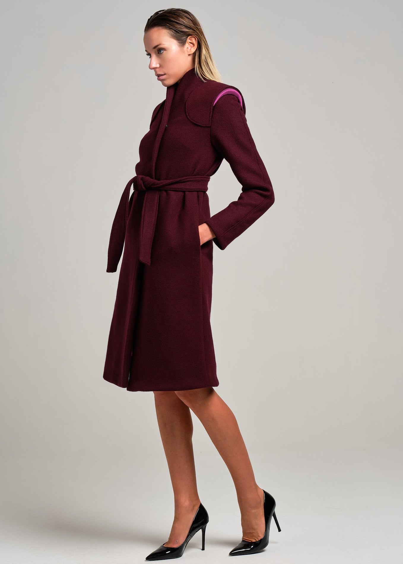 Cappotto con spalline a vista | MƏIS Milano