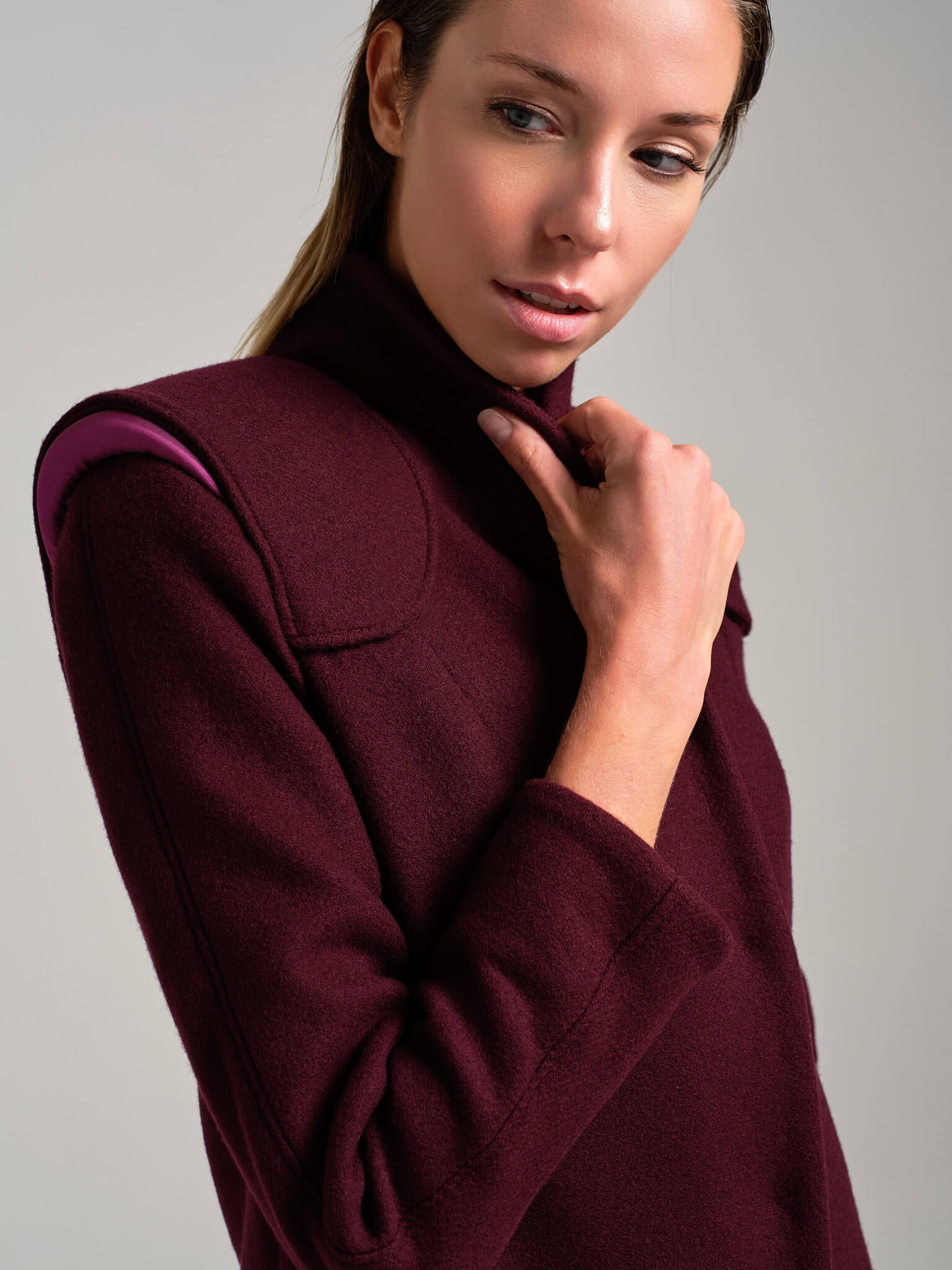 Cappotto con spalline a vista | MƏIS Milano