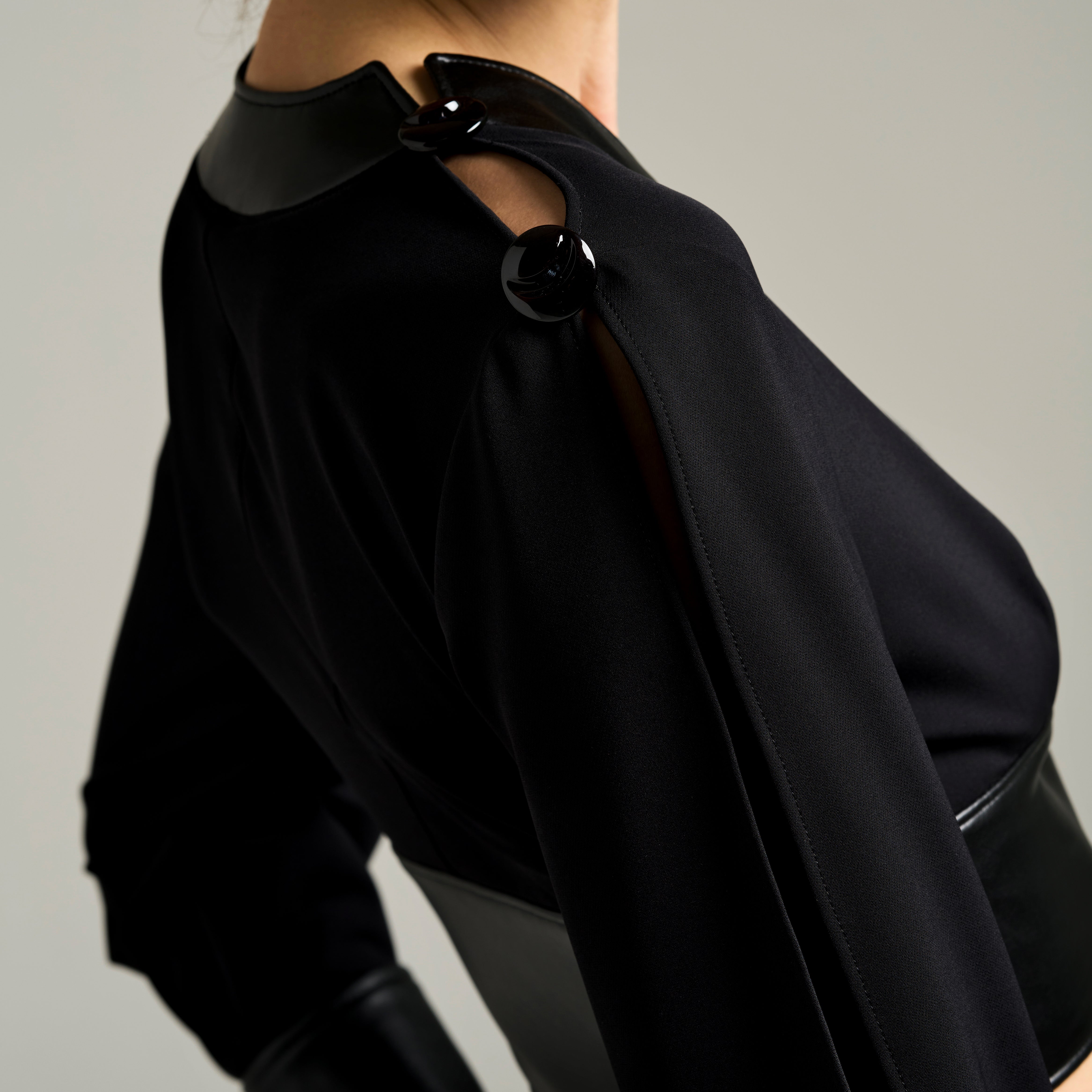 Kimono shirt with leather band