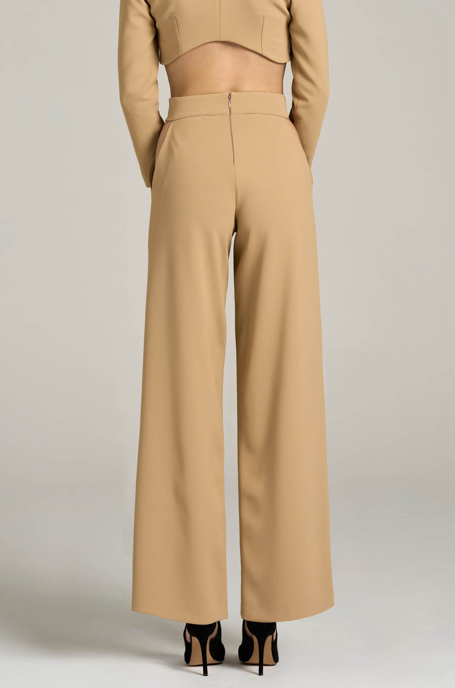 Pantalone con Cut Out a Gamba Dritta | Məis Milano