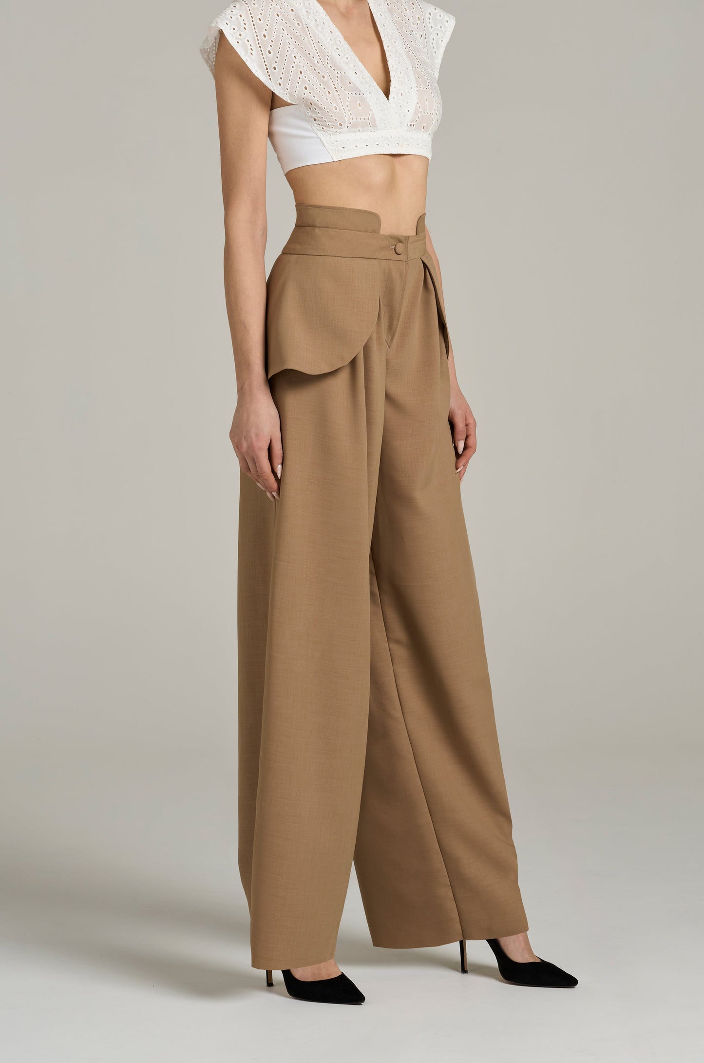 Pantalone a Gamba Dritta con Alette e Colletto | Məis Milano