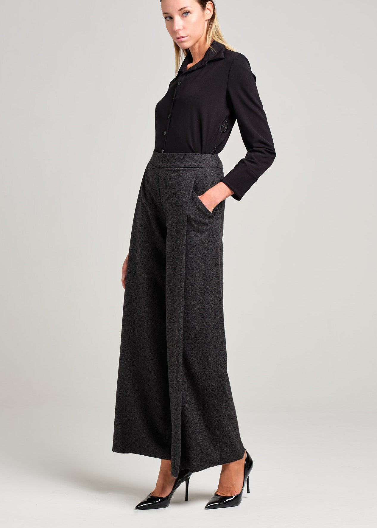 Pantalone con Piega Frontale | MƏIS Milano