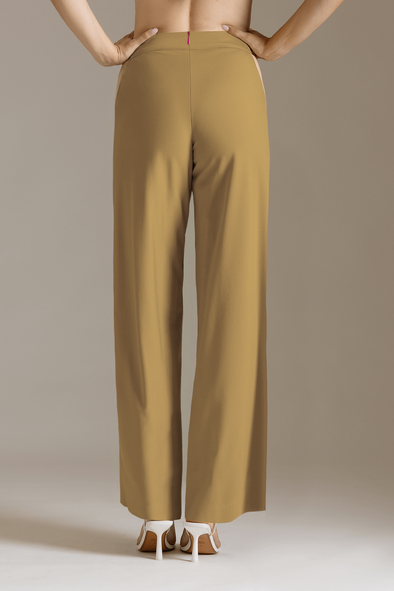 Pantaloni Cut-Out a Gamba Dritta | Məis Milano